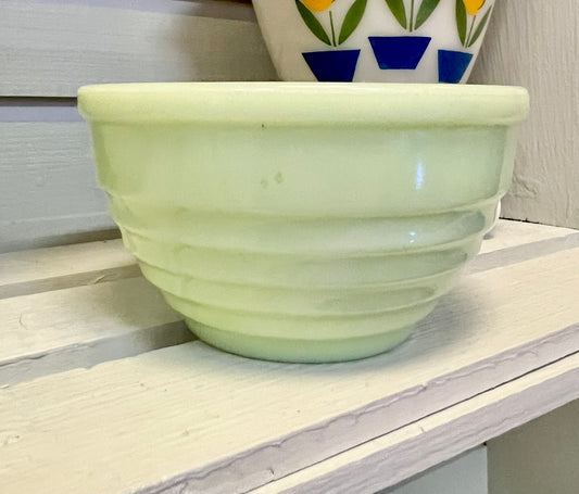 Vintage 1930's Jannette Jadeite Mixing Bowl | GLOWS