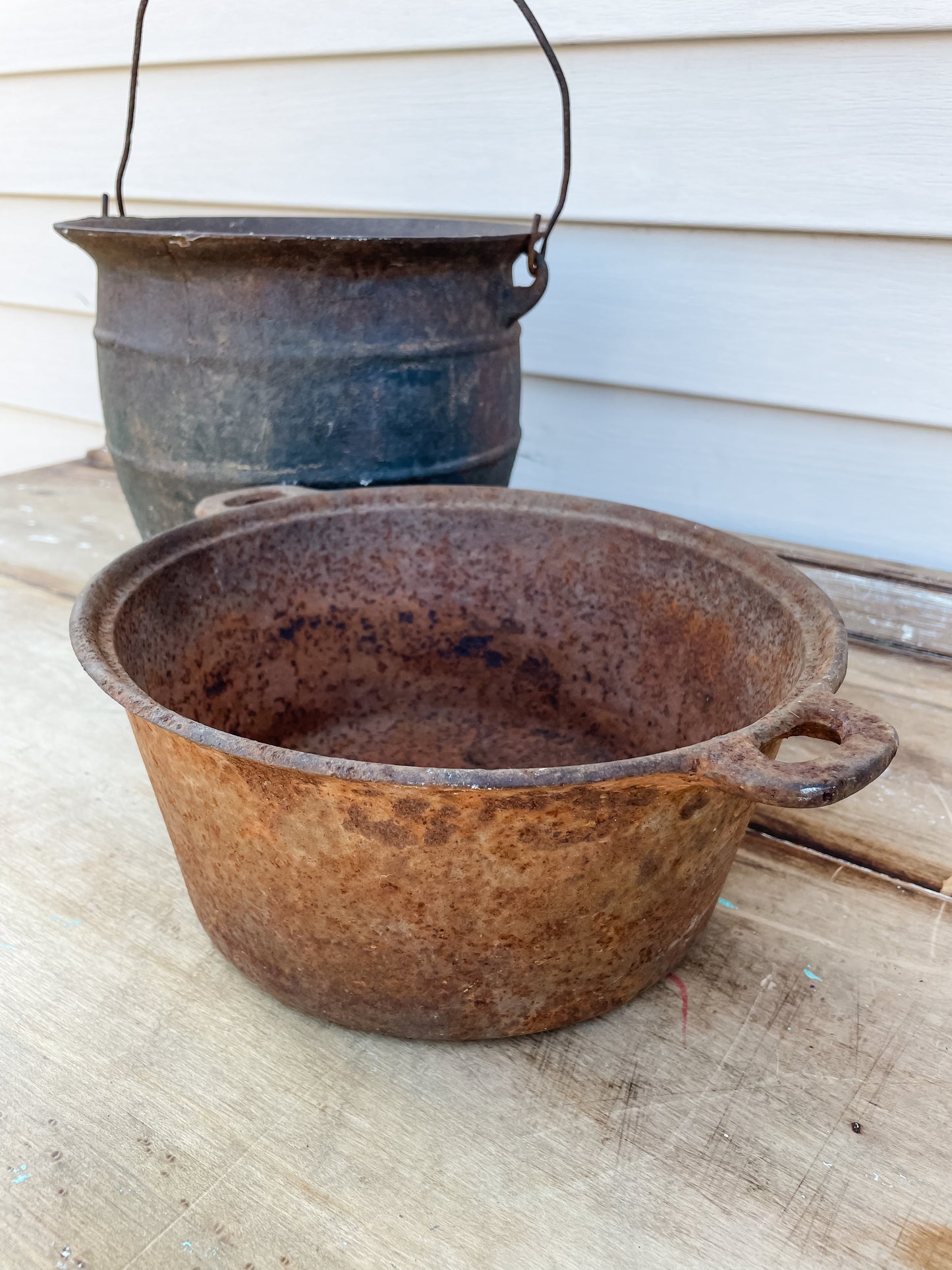 Antique Cast Iron Dutch Oven - A Rustic Kitchen Gem Waiting to be Restored